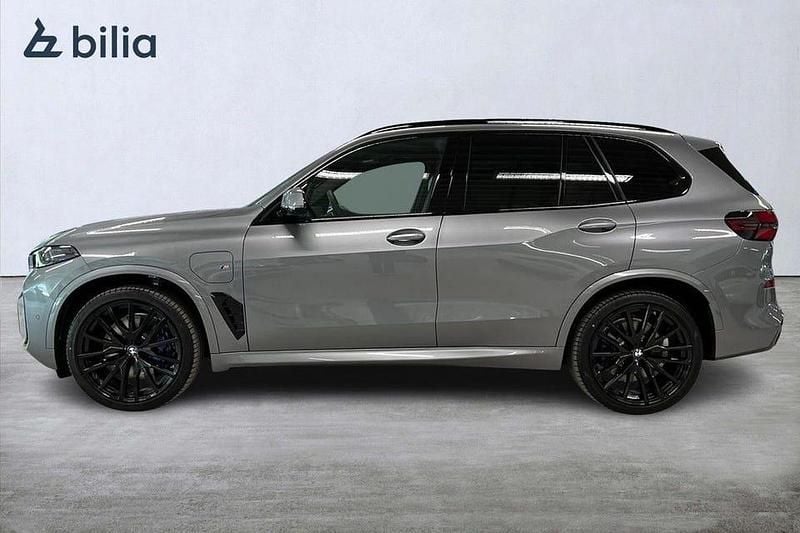 Begagnad BMW X5 M Sport 490 HK (360 kW) 2025 Skyscraper grey metallic SUV