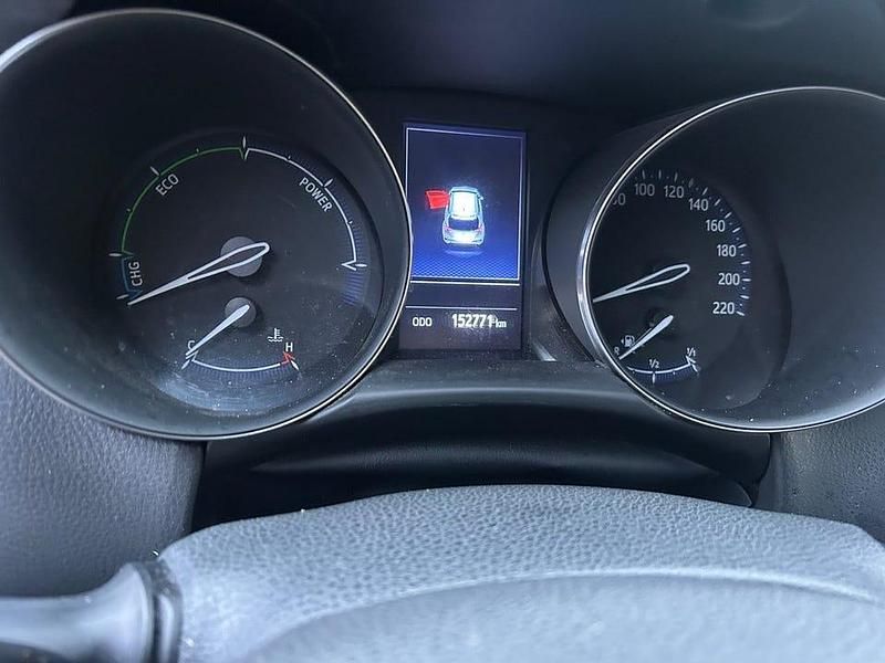 Begagnad Toyota C-HR Active 122 HK (89 kW) 2022 Vit SUV