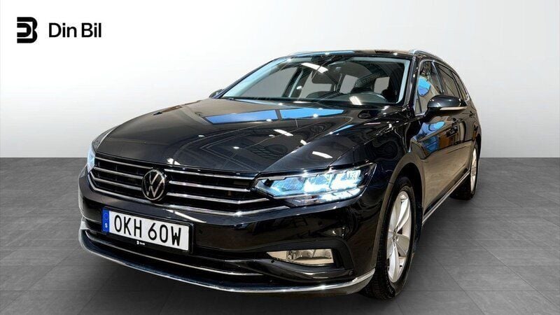 Mörkgrå Begagnad 2023 VW Passat Kombi | 369 900 kr (Marknadspris) - Bild 1/4