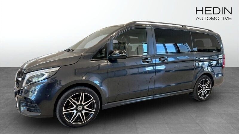 Mörkgrå (grey) Begagnad 2021 Mercedes V300 Exclusive Minibuss | 629 000 kr (Marknadspris) - Bild 1/4
