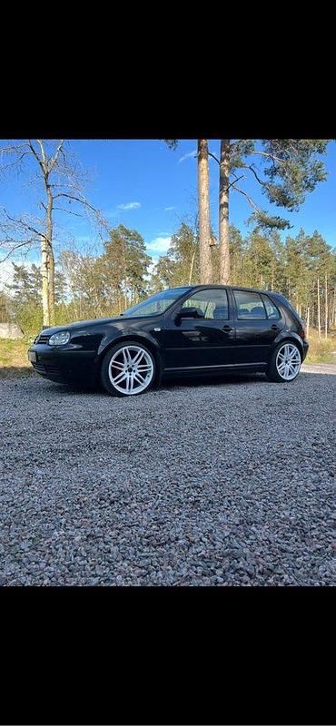 Svart Begagnad 2000 VW Golf IV Trendline Halvkombi | 30 000 kr (Lite dyr) - Bild 1/4