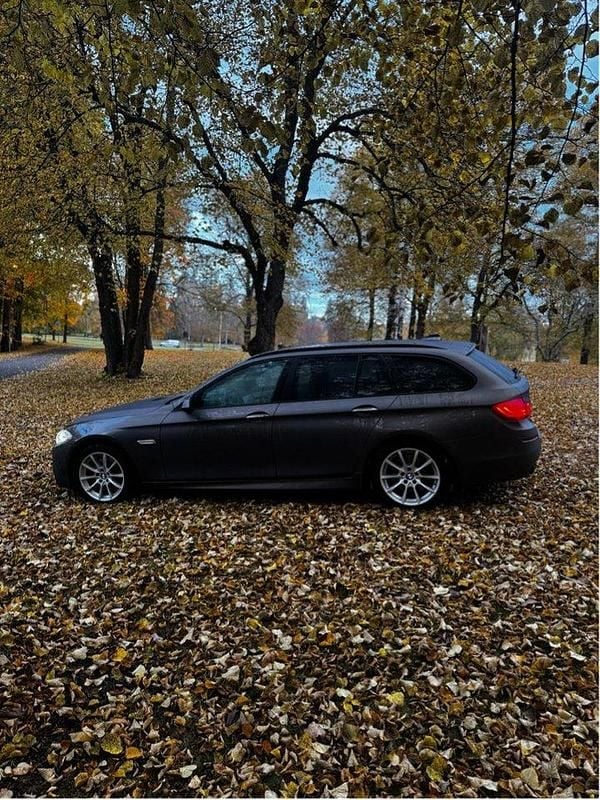 Brun Begagnad 2014 BMW 530 M Sport Kombi | 170 000 kr (Marknadspris) - Bild 1/4