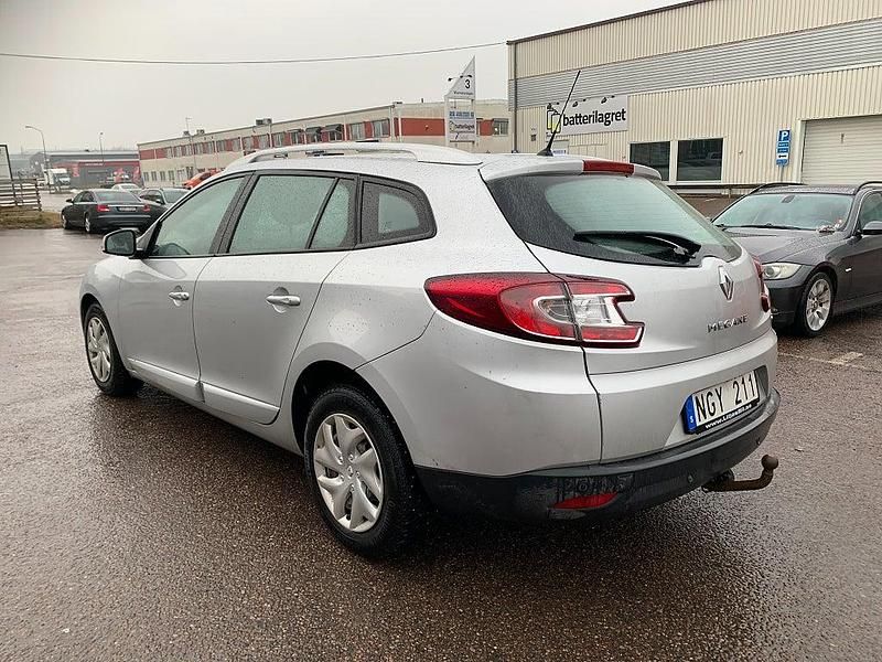 Begagnad Renault Mégane GrandTour 110 HK (80 kW) 2013 Silver Kombi