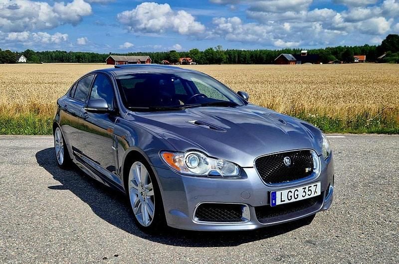 Grå Begagnad 2011 Jaguar XFR Sedan | 259 000 kr - Bild 1/4