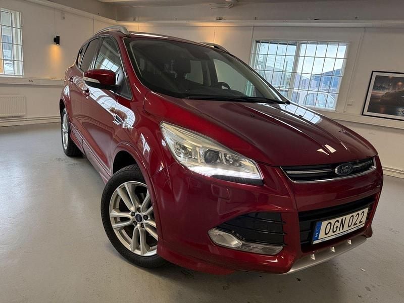Röd Begagnad 2016 Ford Kuga Titanium SUV | 119 900 kr (Bra pris) - Bild 1/4