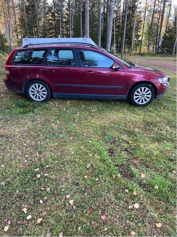 Röd Begagnad 2004 Volvo V50 Kombi | 19 500 kr (Bra pris) - Bild 1/4