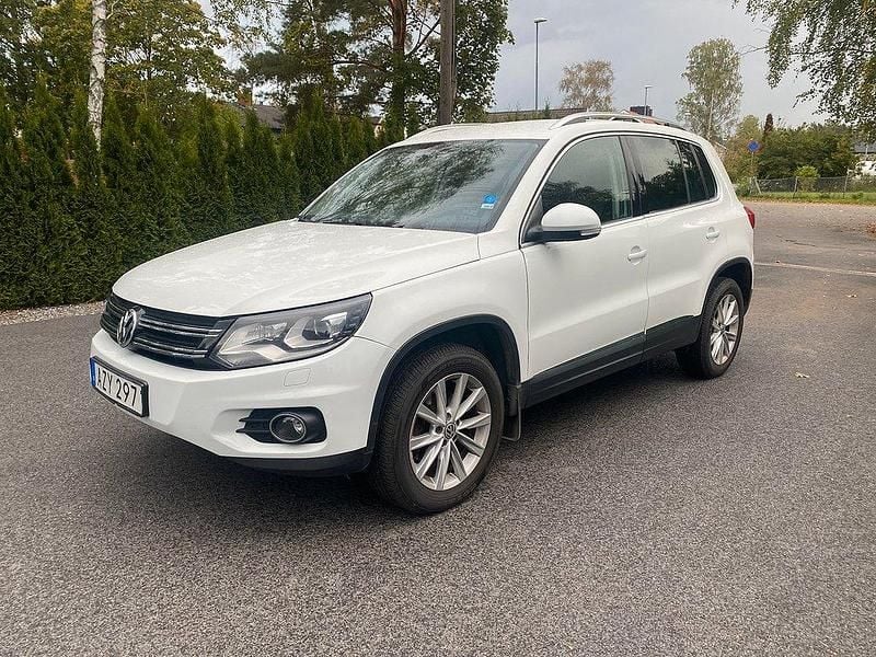 Vit Begagnad 2014 VW Tiguan Style SUV | 99 500 kr (Bra pris) - Bild 1/4