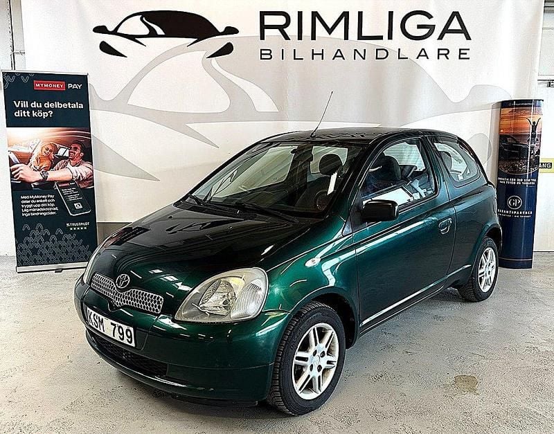 Grön Begagnad 1999 Toyota Yaris Halvkombi | 19 900 kr (Marknadspris) - Bild 1/4