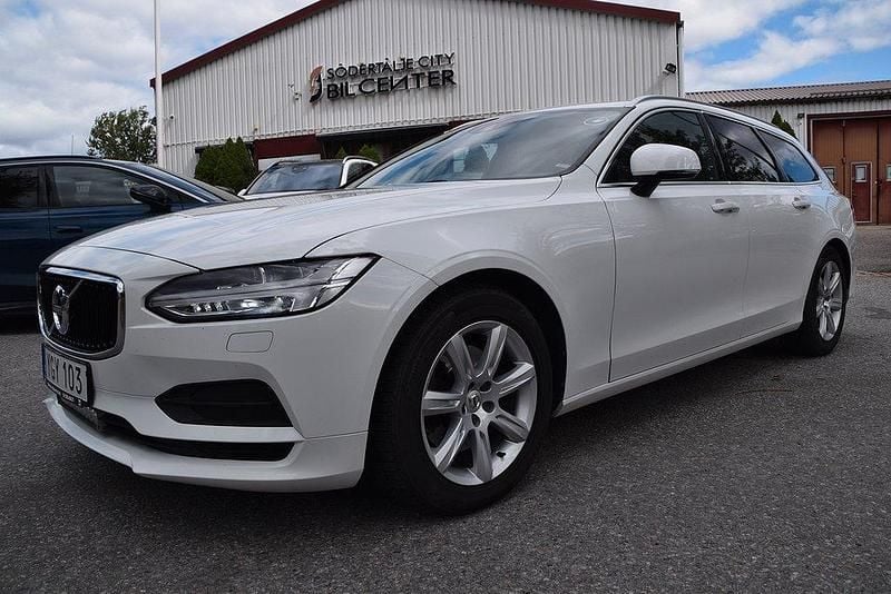 Vit Begagnad 2016 Volvo V90 Momentum Kombi | 184 900 kr (Bra pris) - Bild 1/4