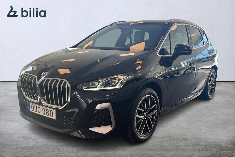 Svart (safir svart metallic) Begagnad 2023 BMW 230 M Sport Kombi | 439 000 kr - Bild 1/4