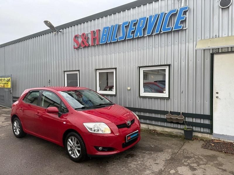 Röd Begagnad 2008 Toyota Auris Halvkombi | 38 900 kr (Marknadspris) - Bild 1/4
