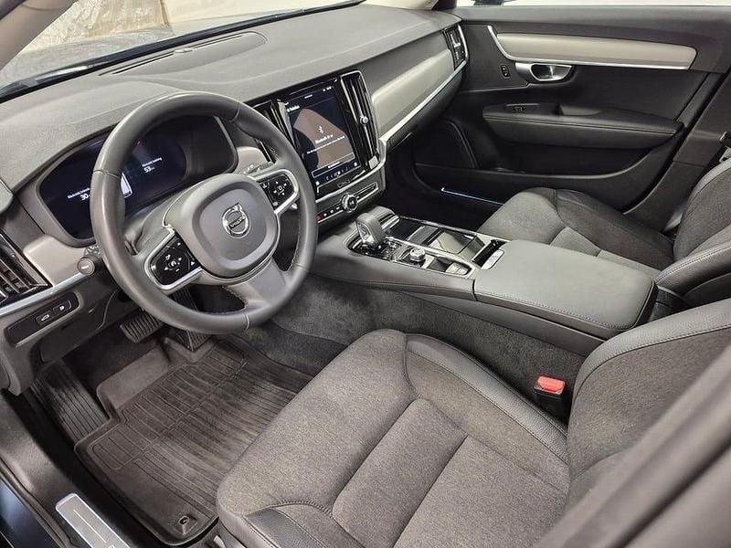 Begagnad Volvo V90 Core 253 HK (186 kW) 2024 Denimblå metallic Kombi