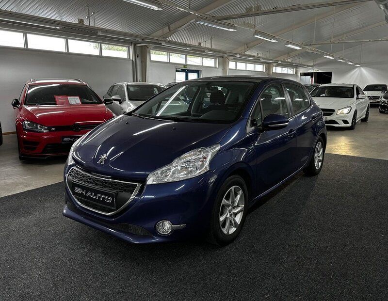 Mörkblå Begagnad 2013 Peugeot 208 Halvkombi | 69 900 kr (Dyr) - Bild 1/4