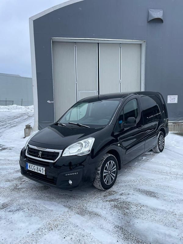Begagnad Peugeot Partner 99 HK (72 kW) 2016 Minibuss