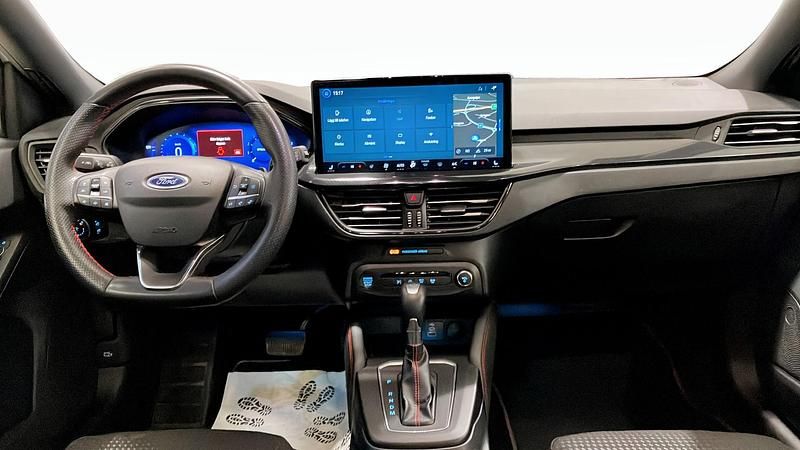 Begagnad Ford Focus ST-Line X 155 HK (114 kW) 2022 Vit Kombi