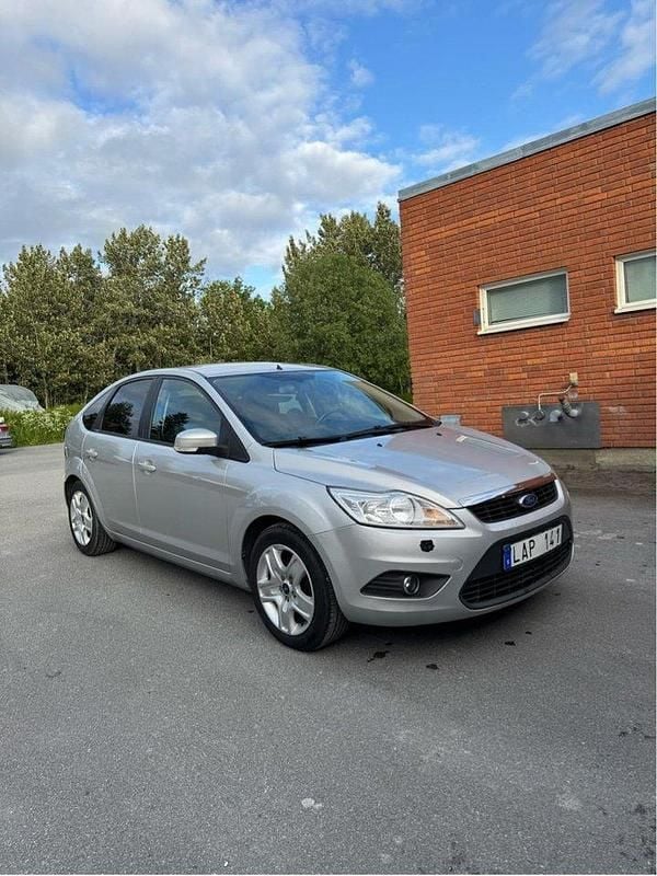 Grå Begagnad 2011 Ford Focus Platinum Halvkombi | 36 000 kr (Bra pris) - Bild 1/4