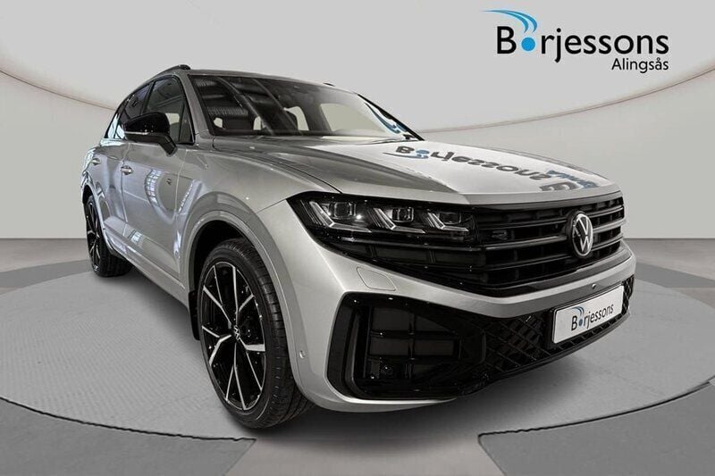 Silver Ny 2025 VW Touareg R-line SUV | 939 900 kr (Dyr) - Bild 1/4