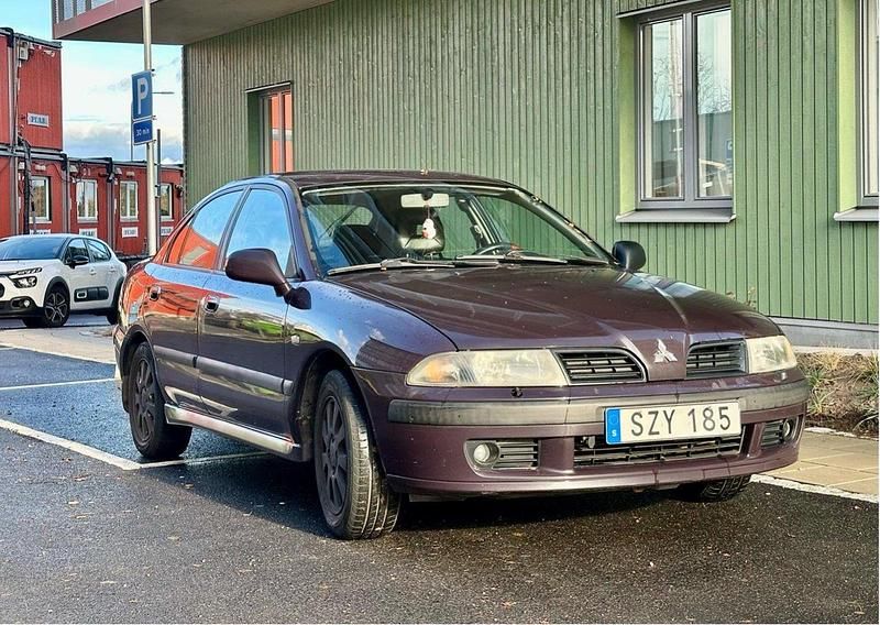 Begagnad 2002 Mitsubishi Carisma Elegance Halvkombi | 23 000 kr - Bild 1/4