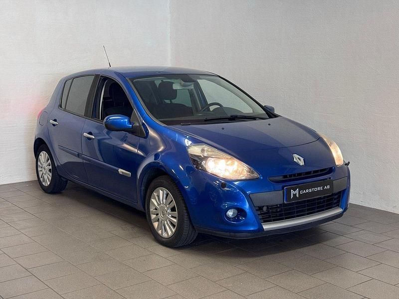 Blå Begagnad 2012 Renault Clio R.S. Halvkombi | 49 900 kr (Marknadspris) - Bild 1/4