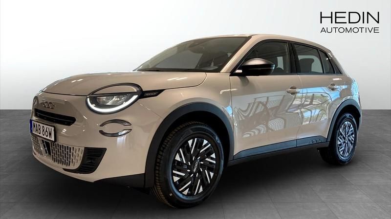 Grå (brown) Ny 2024 Fiat 600 Pop SUV | 327 800 kr (Dyr) - Bild 1/4