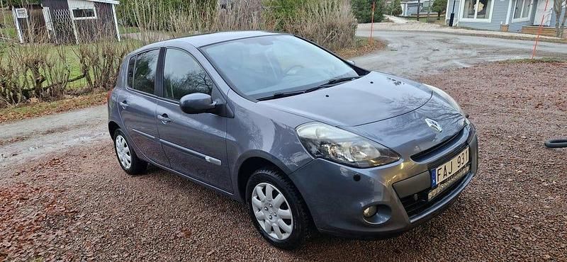 Begagnad 2010 Renault Clio R.S. Halvkombi | 32 000 kr (Marknadspris) - Bild 1/4