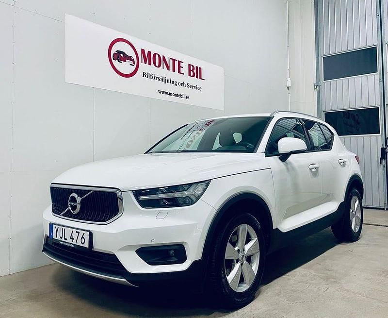 Vit Begagnad 2018 Volvo XC40 Momentum SUV | 269 900 kr (Marknadspris) - Bild 1/4