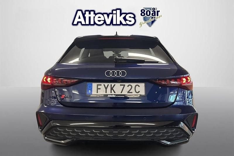 Begagnad Audi A3 S-Line 151 HK (111 kW) 2025 Navarrablå metallic