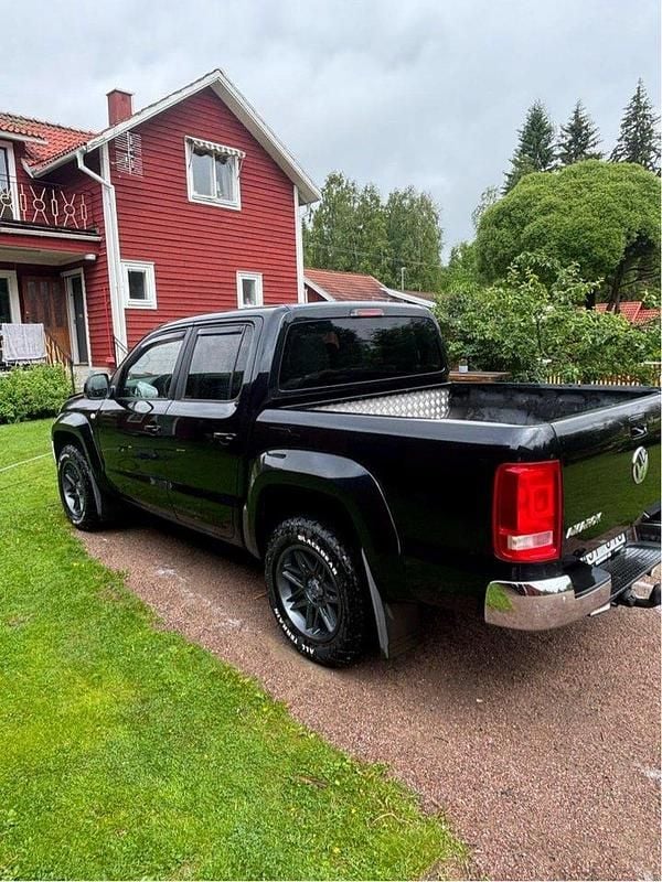 Svart Begagnad 2013 VW Amarok Pickup | 139 999 kr (Marknadspris) - Bild 1/4