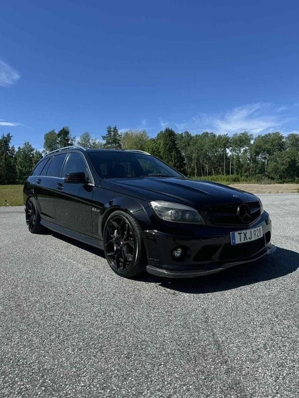 Svart Begagnad 2010 Mercedes C63 AMG Avantgarde Kombi | 269 900 kr - Bild 1/4