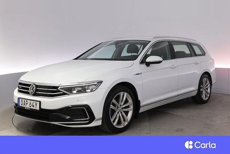 Vit Begagnad 2020 VW Passat GTE Kombi | 267 900 kr (Marknadspris) - Bild 1/4