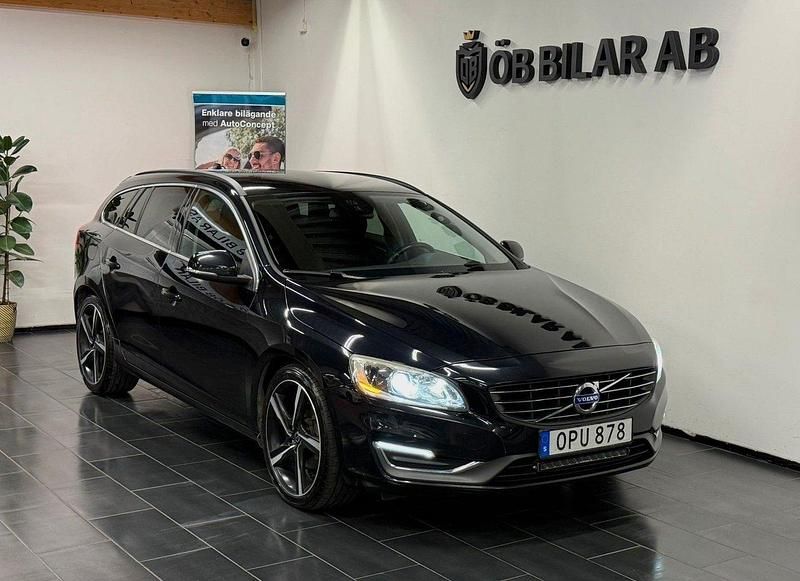 Svart Begagnad 2015 Volvo V60 Momentum Kombi | 124 900 kr (Bra pris) - Bild 1/4