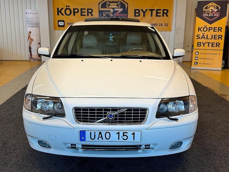 Vit Begagnad 2004 Volvo S80 Sedan | 29 900 kr (Marknadspris) - Bild 1/4