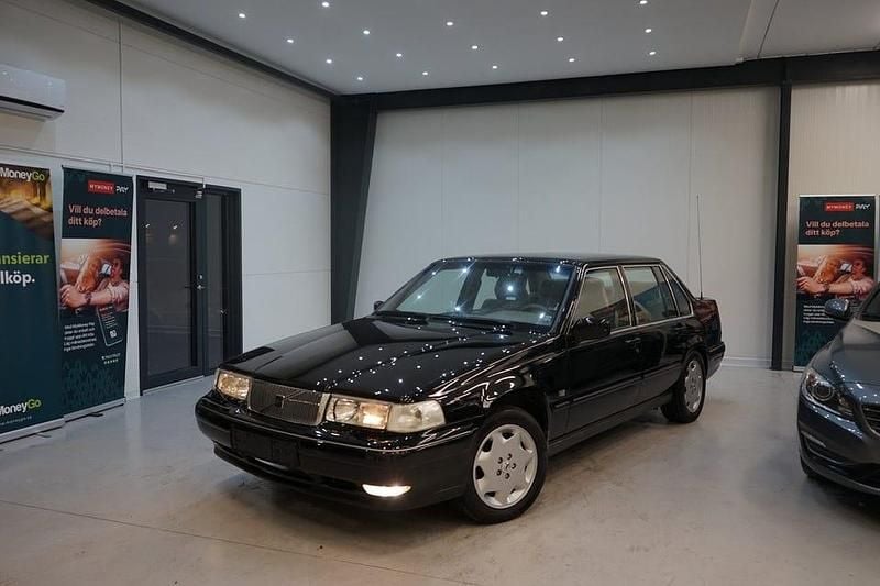 Svart Begagnad 1998 Volvo S90 Sedan | 179 000 kr - Bild 1/4