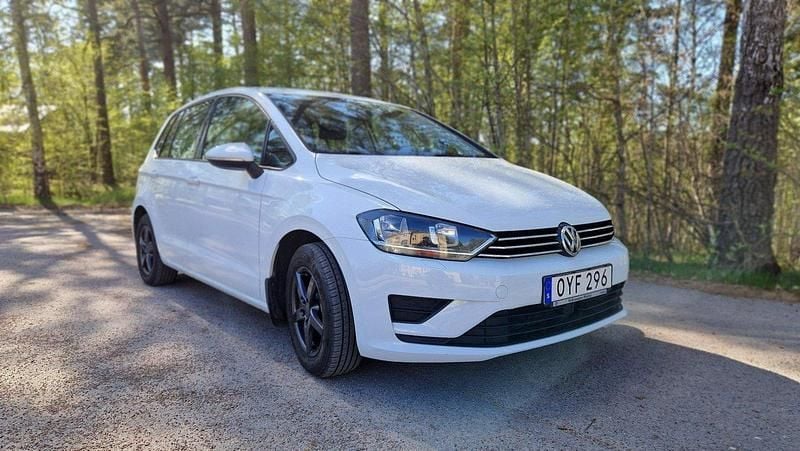 Vit Begagnad 2016 VW Golf VII Minibuss | 79 000 kr (Bra pris) - Bild 1/4