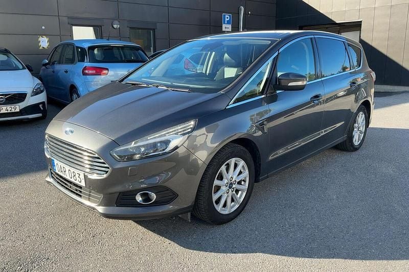 Grå Begagnad 2017 Ford S-MAX Titanium Minibuss | 168 000 kr (Superpris) - Bild 1/3