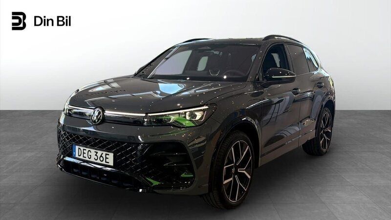 Mörkgrå (dolphin grey metallic) Ny 2025 VW Tiguan R-line SUV | 639 900 kr (Dyr) - Bild 1/4