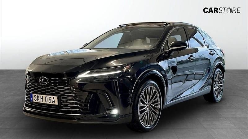 Svart Begagnad 2023 Lexus RX450h+ Luxury Line SUV | 699 900 kr (Bra pris) - Bild 1/4