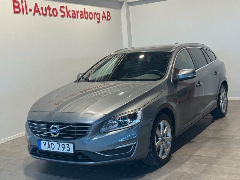 Grå Begagnad 2015 Volvo V60 Summum Kombi | 139 500 kr (Marknadspris) - Bild 1/4