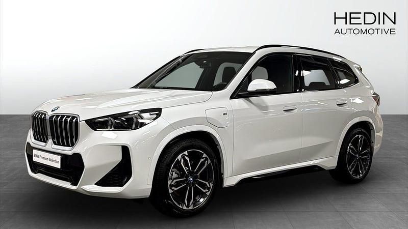 Vit Begagnad 2025 BMW X1 M Sport SUV | 588 700 kr - Bild 1/4
