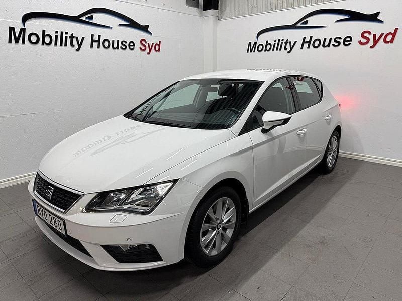 Vit Begagnad 2019 Seat Leon Style Halvkombi | 109 900 kr (Marknadspris) - Bild 1/3