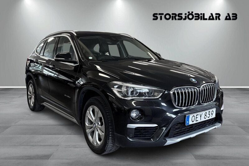 Svart Begagnad 2016 BMW X1 xLine SUV | 199 000 kr (Lite dyr) - Bild 1/4