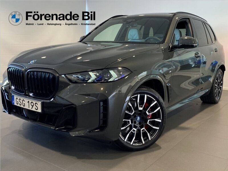 Grå Ny 2025 BMW X5 M Sport SUV | 1 175 900 kr (Marknadspris) - Bild 1/4
