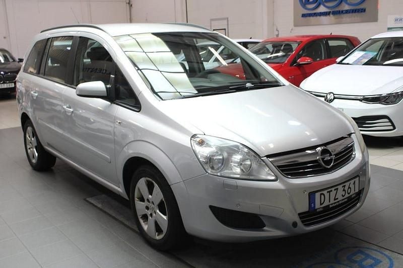 Begagnad Opel Zafira 150 HK (110 kW) 2009 Grå Minibuss