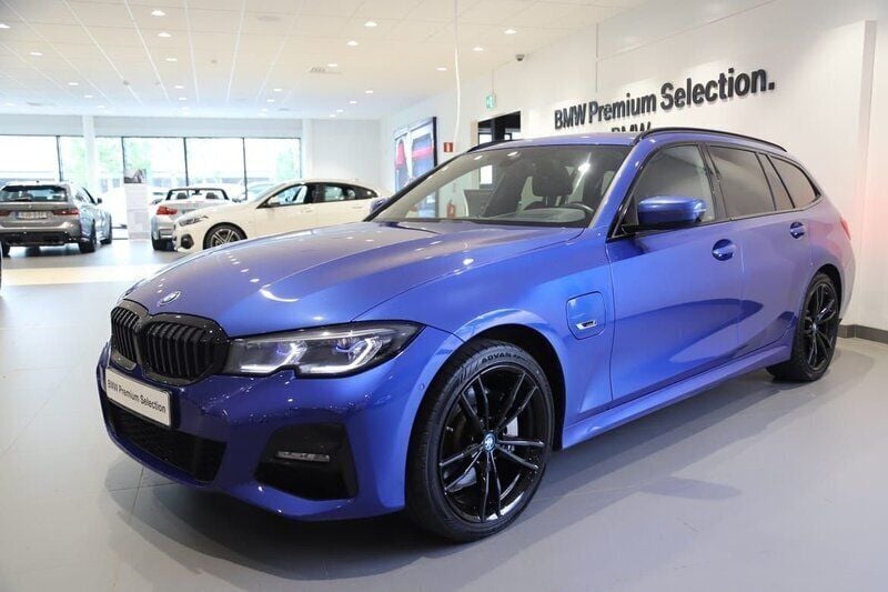 Blå Begagnad 2022 BMW 330e Kombi | 359 000 kr (Lite dyr) - Bild 1/2