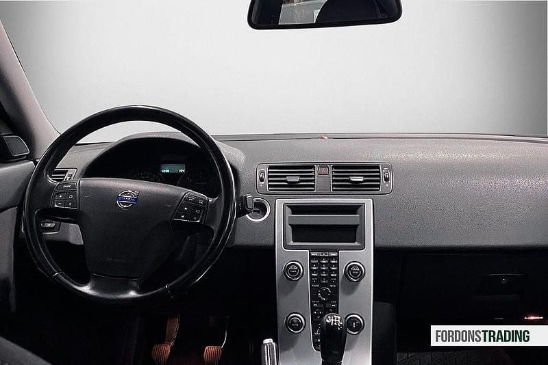 Begagnad Volvo S40 Momentum 116 HK (85 kW) 2010 Svart Sedan