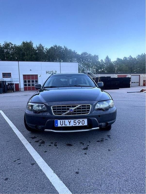 Svart Begagnad 2004 Volvo XC70 Business Edition SUV | 28 000 kr (Marknadspris) - Bild 1/4