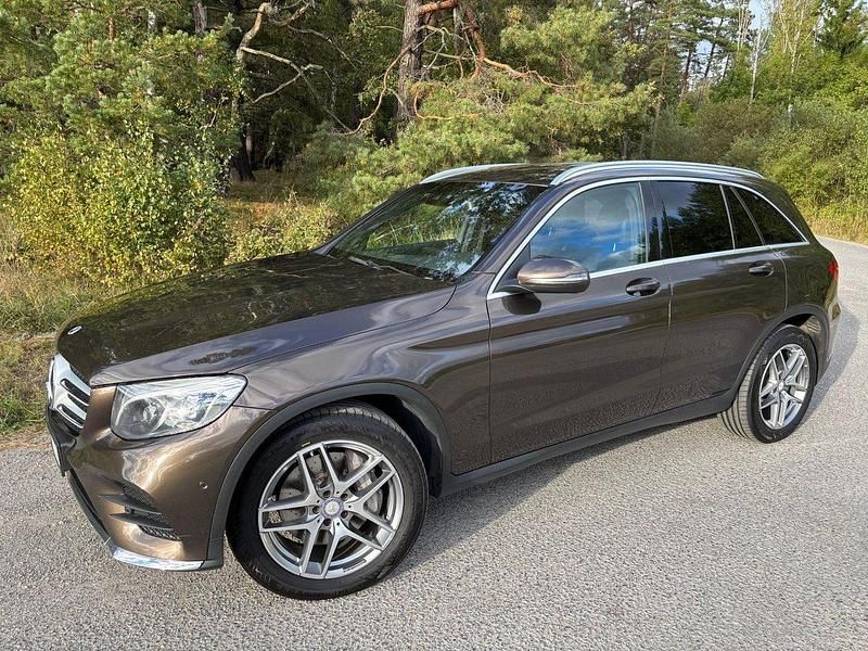 Brun Begagnad 2017 Mercedes GLC220 AMG SUV | 224 000 kr (Superpris) - Bild 1/4