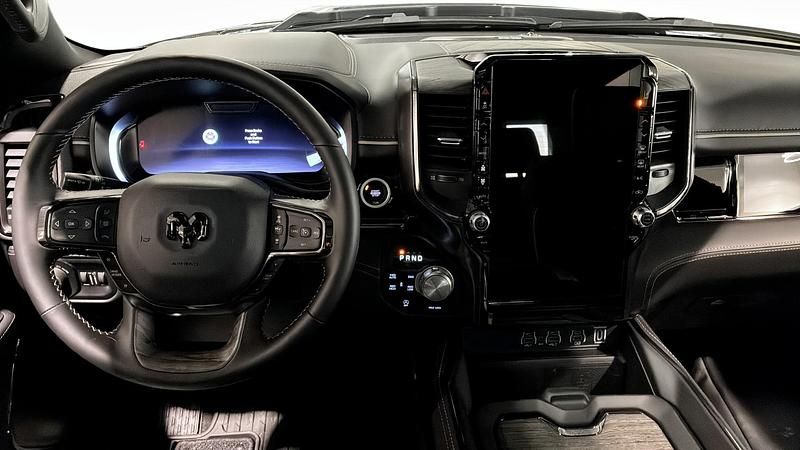 Ny RAM 1500 2025 Svart Pickup