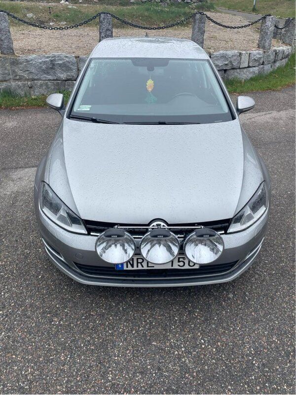 Silver Begagnad 2014 VW Golf VII Halvkombi | 88 000 kr (Bra pris) - Bild 1/4