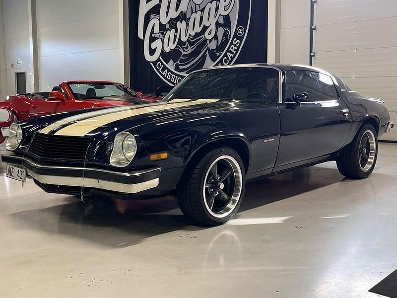Blåmetallic Begagnad 1975 Chevrolet Camaro LT Sportkupé | 250 000 kr - Bild 1/4